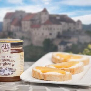 Original Burghauser Burghonig auf Honigbrot