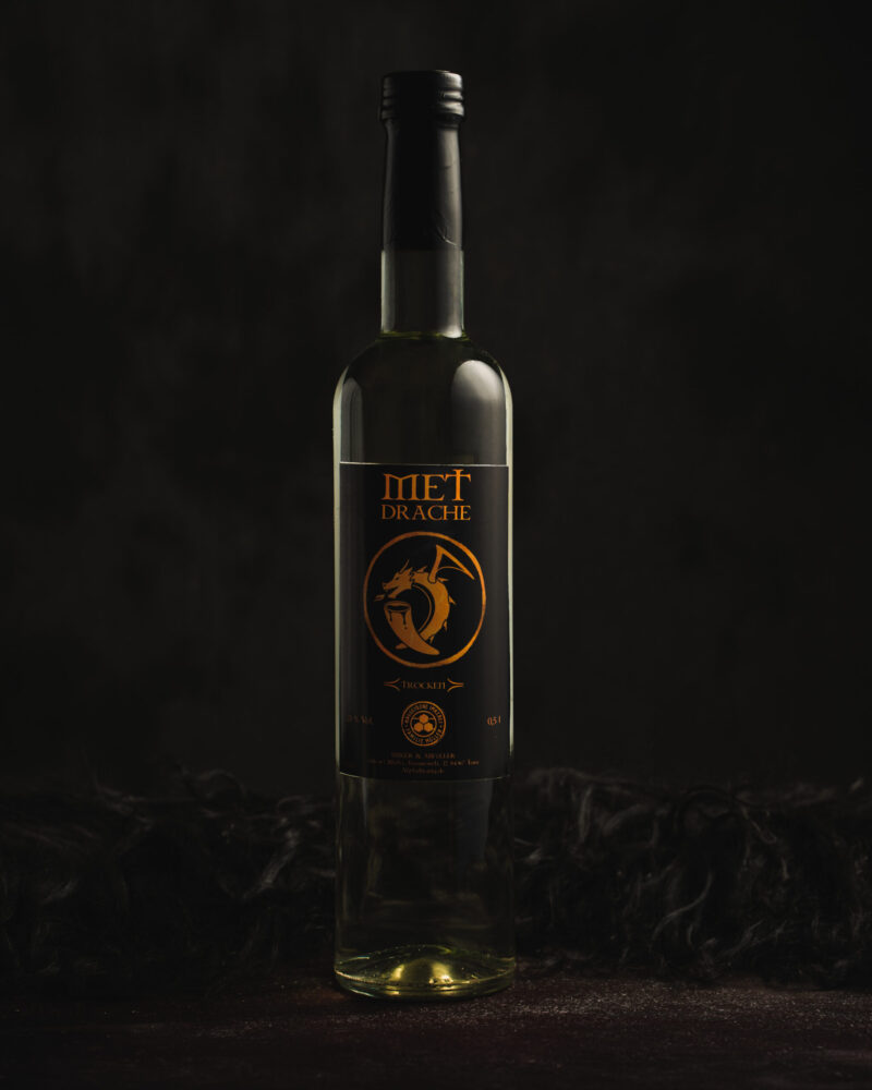 Flasche Met trockener Honigwein Met Drache